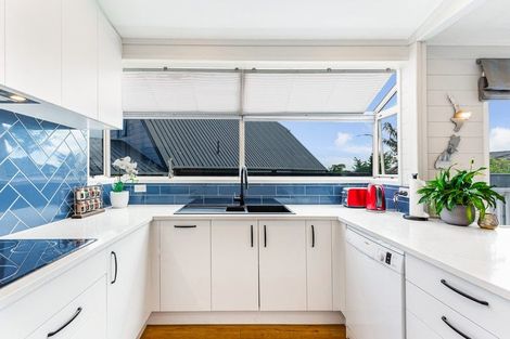 Photo of property in 2/12 Ballini Rise, West Harbour, Auckland, 0618