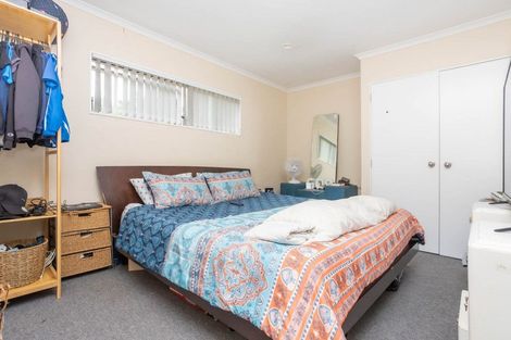 Photo of property in 20 Quincey Place, Massey, Auckland, 0614