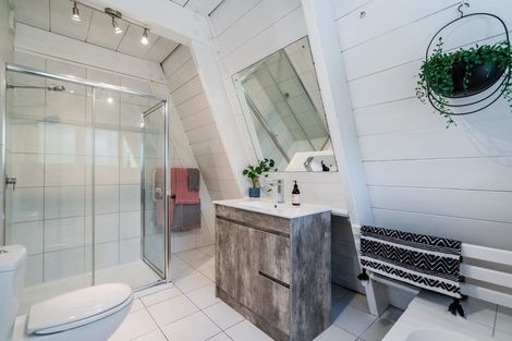 Photo of property in 4 Glenbush Place, Birkenhead, Auckland, 0626