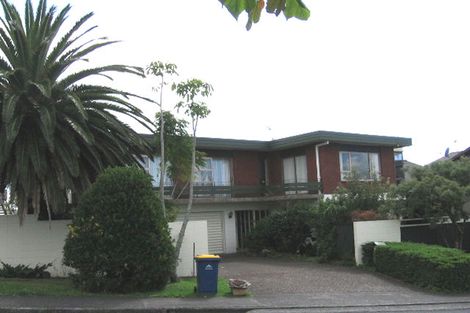 Photo of property in 2/1 Rahopara Street, Castor Bay, Auckland, 0620