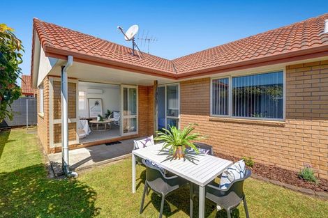 Photo of property in 8/262 Centreway Road, Orewa, 0931