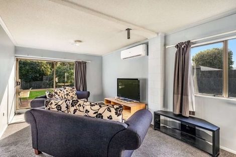 Photo of property in 84 Pioneer Road, Moturoa, New Plymouth, 4310