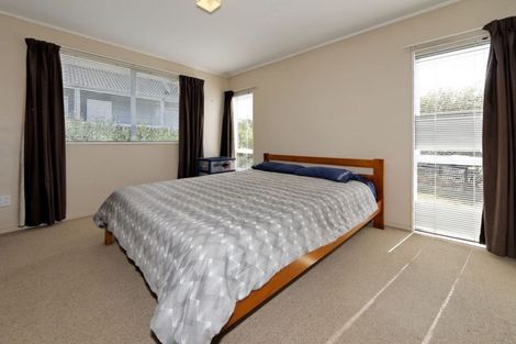 Photo of property in 37 Hassan Drive, Massey, Auckland, 0614