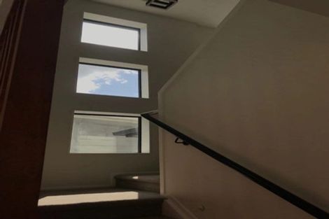 Photo of property in 3 Sunward Rise, Glenfield, Auckland, 0629