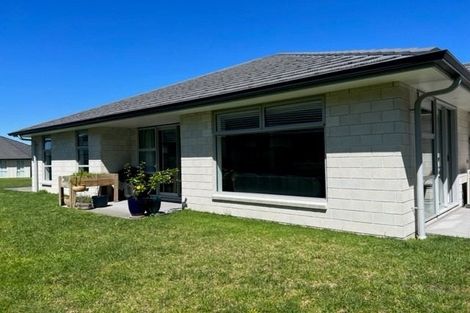 Photo of property in 9 Lakeside Terrace, Omokoroa, 3114