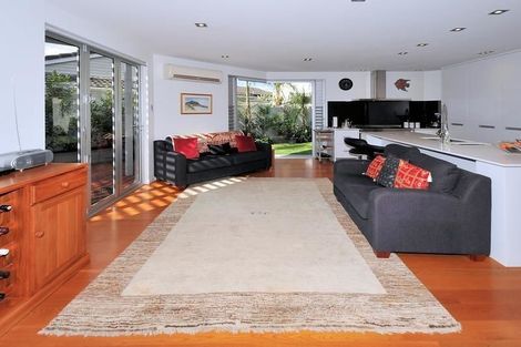 Photo of property in 34a Ocean View Road, Milford, Auckland, 0620