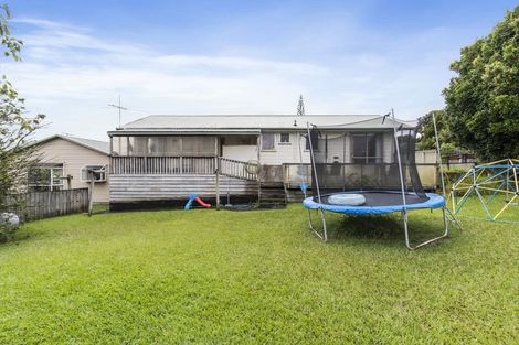 Photo of property in 17 Roick Parade, Glen Eden, Auckland, 0602