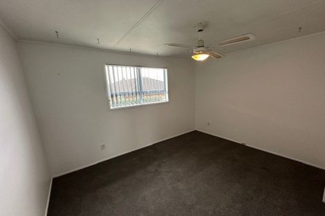 Photo of property in 33 Lincoln Park Avenue, Massey, Auckland, 0614