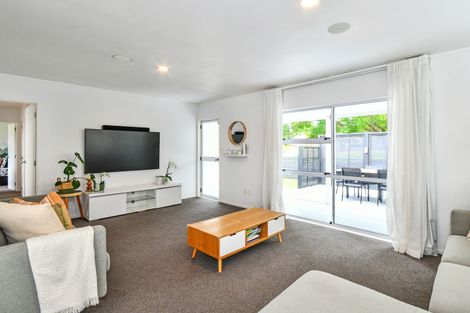 Photo of property in 6 Lorelei Place, Opaheke, Papakura, 2113