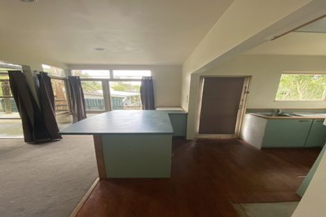 Photo of property in 16 De Val Drive, Titirangi, Auckland, 0604