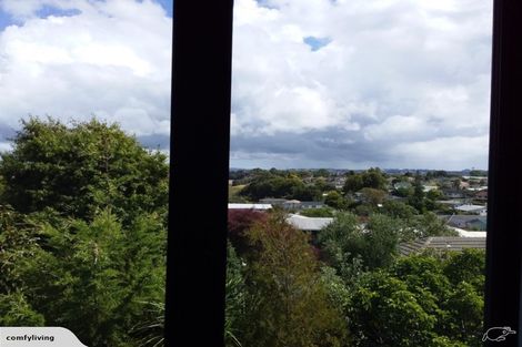 Photo of property in 2/69 Lake Road, Devonport, Auckland, 0624