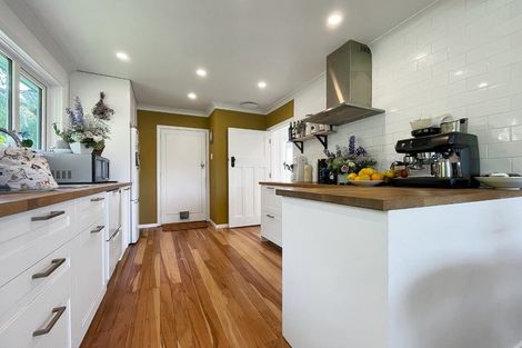 Photo of property in 28 Montgomery Avenue, Karori, Wellington, 6012
