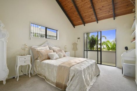 Photo of property in 18 Da Vinci Place, West Harbour, Auckland, 0618