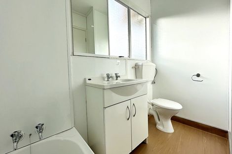 Photo of property in 33 Selak Place, Glen Eden, Auckland, 0602