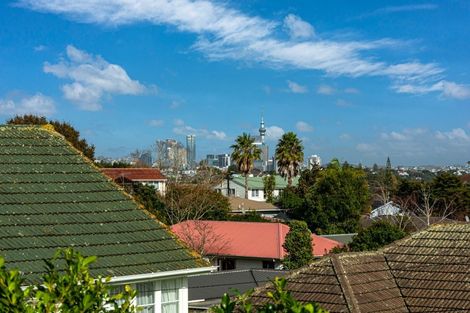 Photo of property in 25 Alamein Avenue, Belmont, Auckland, 0622