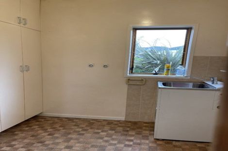 Photo of property in 36 Graham Avenue, Te Atatu Peninsula, Auckland, 0610