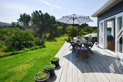 Photo of property in 11 Blue Bay Road, Mahia, 4198