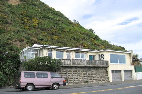 Photo of property in 218 The Esplanade, Island Bay, Wellington, 6023