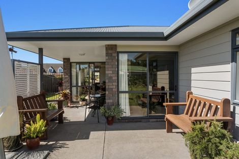 Photo of property in 21 Edgewater Grove, Whakatane, 3120