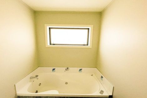 Photo of property in 60 Erlestoke Crescent, Churton Park, Wellington, 6037