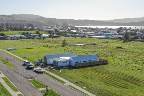 Photo of property in 162 Kupe Drive, Whitianga, 3510