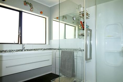 Photo of property in 2/248 Pakuranga Road, Pakuranga Heights, Auckland, 2010