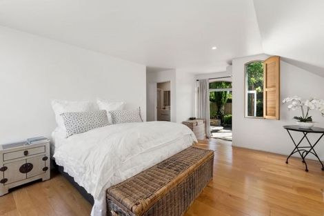 Photo of property in 2 Milton Road, Northcote Point, Auckland, 0627