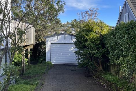 Photo of property in 9 Robert Street, Newlands, Wellington, 6037