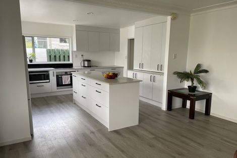 Photo of property in 4 Towra Place, Botany Downs, Auckland, 2010