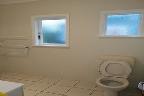 Photo of property in 9 Bishop Street, Green Bay, Auckland, 0604