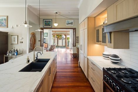 Photo of property in 23 Ruakiwi Road, Hamilton Lake, Hamilton, 3204