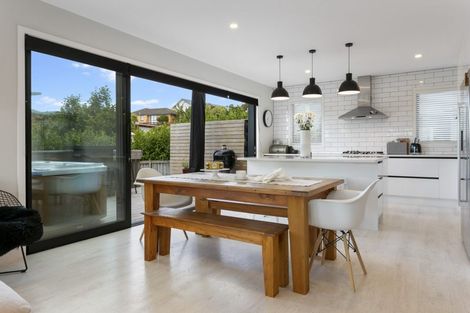 Photo of property in 7 Nerehana Place, Red Beach, 0932