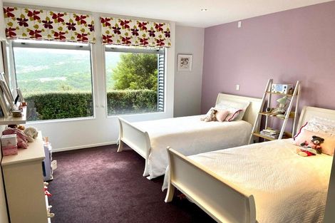 Photo of property in 9 Caughley Grove, Karori, Wellington, 6012