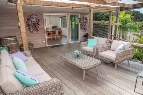 Photo of property in 16 Rangikapiti Road, Coopers Beach, 0420