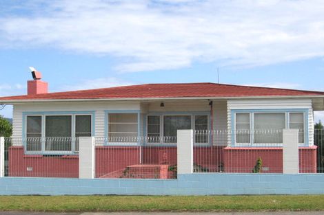 Photo of property in 10 Norcross Avenue, Henderson, Auckland, 0612