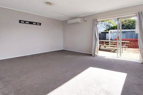 Photo of property in 18 Solar Road, Glen Eden, Auckland, 0602