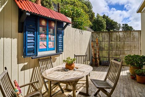 Photo of property in 76 The Crescent, Roseneath, Wellington, 6011