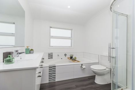 Photo of property in 5 Madeira Close, Whitby, Porirua, 5024