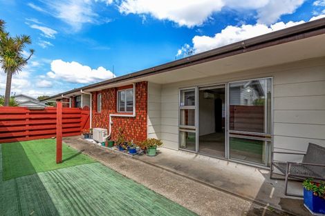 Photo of property in 2/102 Heretaunga Street, Palmerston North, 4414
