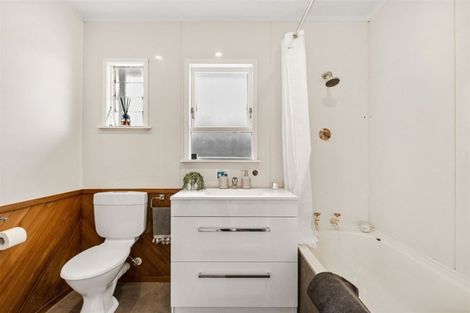 Photo of property in 14 Taupo Street, Green Bay, Auckland, 0604