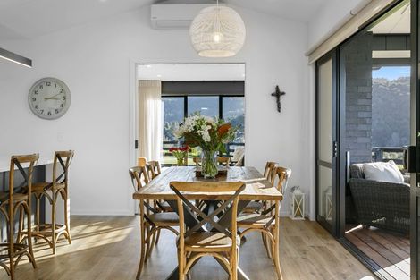 Photo of property in 2 Glendas Way, Acacia Bay, 3385