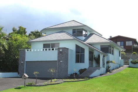 Photo of property in 13 Lagoon Way, West Harbour, Auckland, 0618