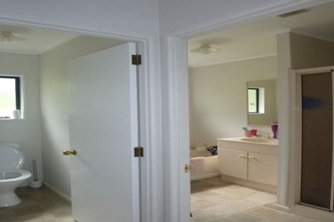 Photo of property in 1/15 Seaview Road, Glenfield, Auckland, 0629