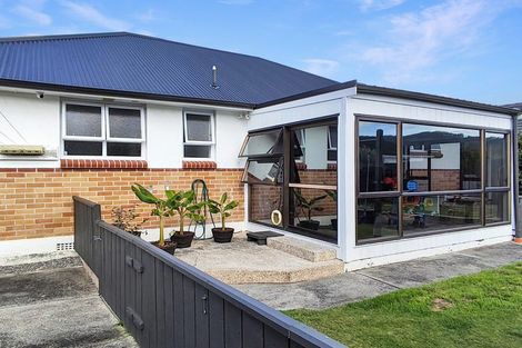 Photo of property in 77 Fraser Crescent, Elderslea, Upper Hutt, 5018