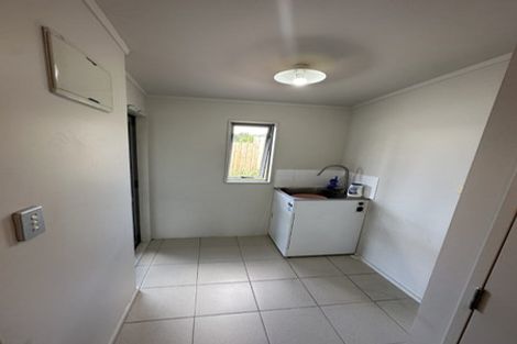 Photo of property in 72 Kervil Avenue, Te Atatu Peninsula, Auckland, 0610