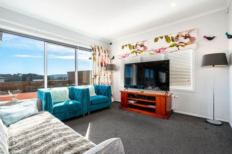 Photo of property in 3 Okataina Way, Aotea, Porirua, 5024