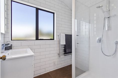 Photo of property in 121 Forrest Hill Road, Forrest Hill, Auckland, 0620
