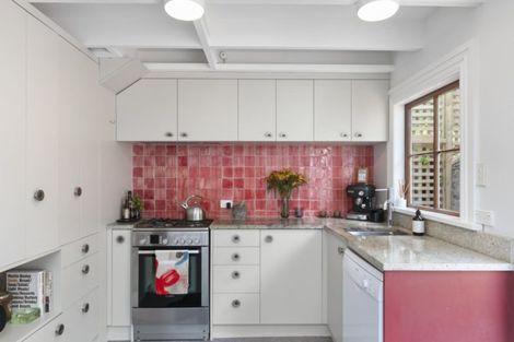 Photo of property in 10 Ranfurly Terrace, Mount Cook, Wellington, 6021