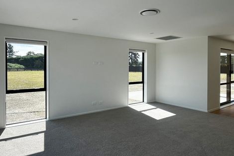 Photo of property in 3 Redwood Park Road, Glenbervie, 0173