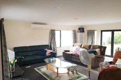 Photo of property in 22 Maghera Drive, East Tamaki Heights, Auckland, 2016